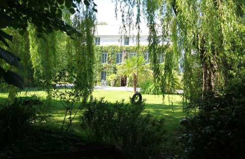 Le Rosais-La Flourie Bed & Breakfast | La Haute Flourie - bed and breakfast -chambres d'hôtes