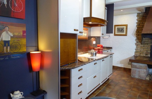 Freland House | La Haute Grange "Le Châtaignier" spacious gîte for 4, garden and beautiful views.