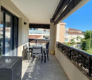 Saint-Cyr-sur-Mer Apartment | La Huperie