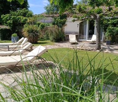 Deaux Bed & Breakfast | La Jasse chambre double indépendante avec piscine