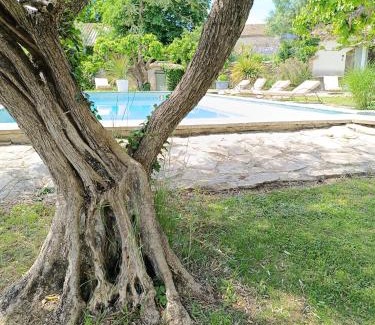 Deaux Bed & Breakfast | La Jasse chambre double indépendante avec piscine