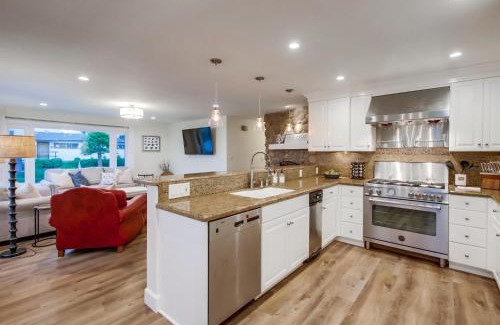 La Jolla Mesa House | La Jolla Beach Dream - Ocean Views, Spa & Garage