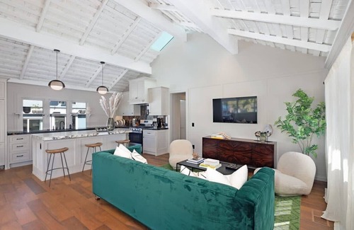 Village of La Jolla House | La Jolla Cove Modern Luxury in Exclusive Location
