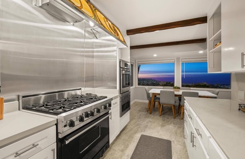 Country Club House | La Jolla Hilltop Haven with Ocean Views and Spa