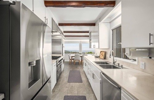 Country Club House | La Jolla Hilltop Haven with Ocean Views and Spa