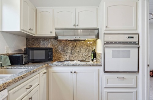 La Jolla Heights House | La Jolla Oasis | 4BR Luxury | Hot Tub | Close to Beach | Sleeps 12