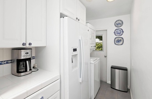 La Jolla Shores House | La Jolla Shores Cape Cod W/Fire Pit, 1-2 Blocks - Beach, Restaurants, and Shops