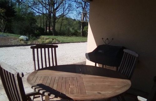 Saint-Cirq-Souillaguet Villa | La Jonquiere, quiet house overlooking a Lotois village. Animals accepted.