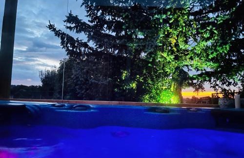 Blandin Bed & Breakfast | La k abane jacuzzi extérieur chauffée piscine de saison totalement privatisé