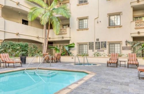 Koreatown Apartment | LA Koreatown Nest House - Modern, Free Parking, Pool and Sauna, No Cleaning Fee