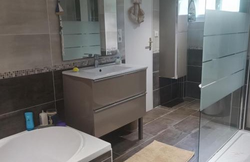 Aiguillon House | La Lézardiére