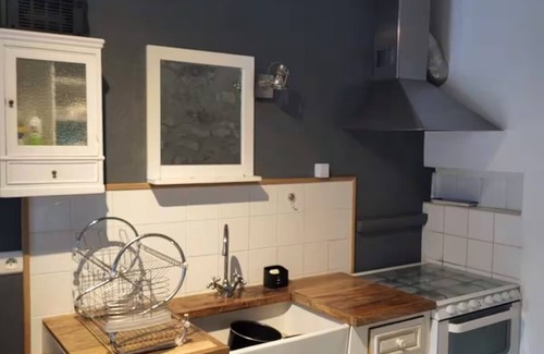 Grignan House | La linaigrette Chez Val pretty house with courtyard between vines and lavender
