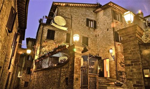 Montone Hotel | La Locanda Del Capitano