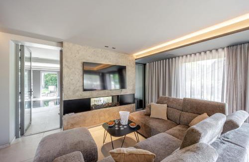 Gerardmer Villa | La Loge aux Loups, à 100 m du lac, piscine intérieure, sauna, cheminée, local skis vélos