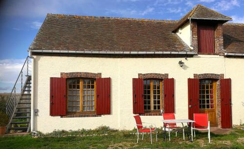 Maillebois House | La Longère aux Volets Rouges, Meublé Tourisme 2 étoiles