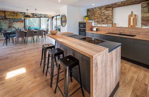 Tregunc House | La Longère du Verger, Maison de 200m2 Avec Piscine Intèrieure, et Plage à Pied