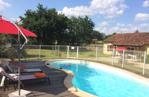 Sourzac House | La Longère en Périgord: house with swimming pool for vacations in the countryside.