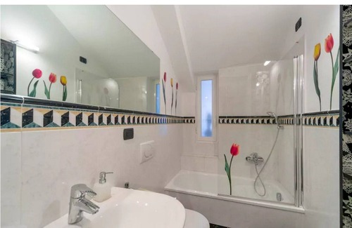 Santa Margherita Ligure Apartment | La Luna sui Tetti/central and panoramic apartment