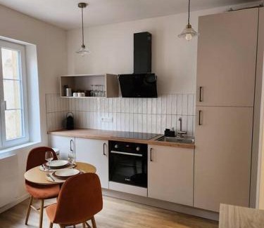 Petite-France Apartment | La météorite