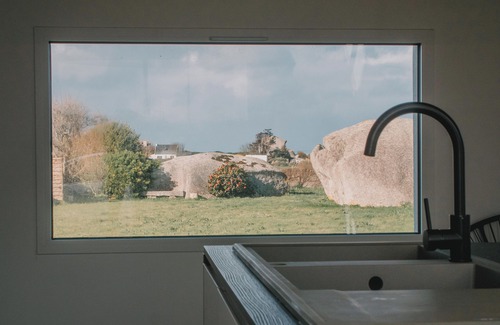 Brignogan-Plage House | La Maison Dans les Rochers