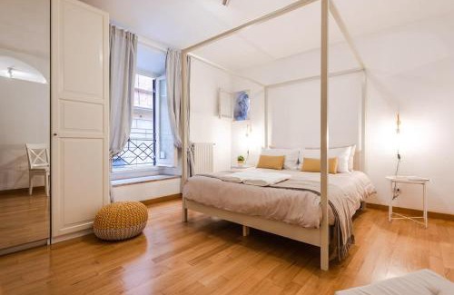 Rione VIII Sant'Eustachio Apartment | La Magnolia A C Balcony Office Piazza Navona Spanish Steps