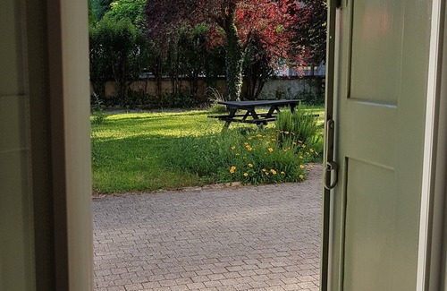 Villefranche-de-Rouergue Apartment | La Maison, Appartement T3 + Parc Ombragé