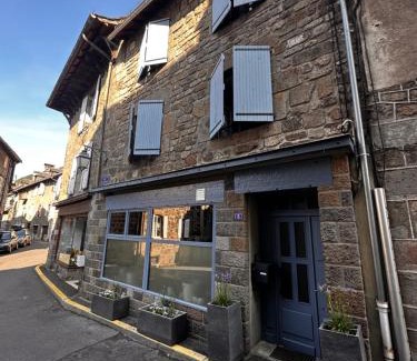 Vic-sur-Cere Apartment | La Maison aux Volets Bleus 2ème Étage