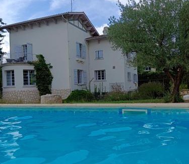 Sainte-Livrade-sur-Lot Villa | La maison basque