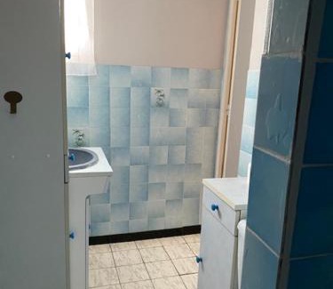 Sauveterre-la-Lemance Bed & Breakfast | La maison bleue