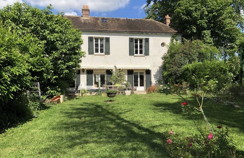 Ury Bed & Breakfast | La Maison Babjac, just like home!