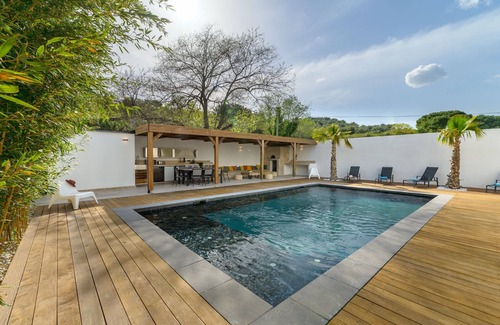 Grabels Villa | La maison Blanche ⭐ - Private swimming pool - Playground - Pool House - BBQ - Air conditioning