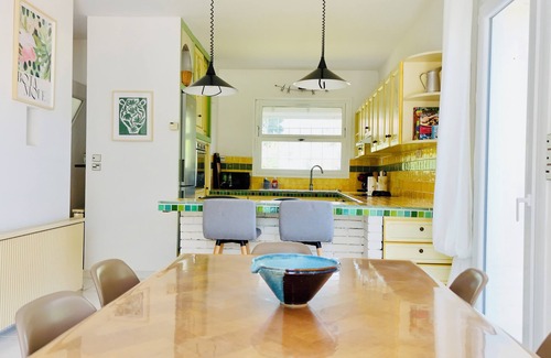 Gareoult House | La Maison Bleue - Family-friendly, peaceful & air-conditioned