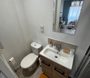 Pont-du-Chateau Apartment | La maison castelpontine studio