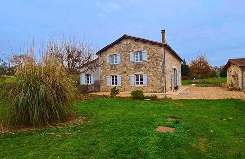 Les Pins House | La Maison d'Ipso, gîte 6 people, Les Pins, Charente