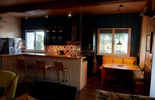 Saint-Laurent-de-la-Barriere House | La Maison de Famille