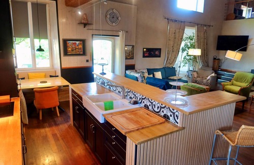 Saint-Laurent-de-la-Barriere House | La Maison de Famille