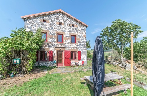 Vissac-Auteyrac House | La maison de Freda - Maison avec vue montagne