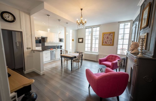 Amboise Apartment | La Maison des Cochers- 1rst floor apartment- 1 stair -