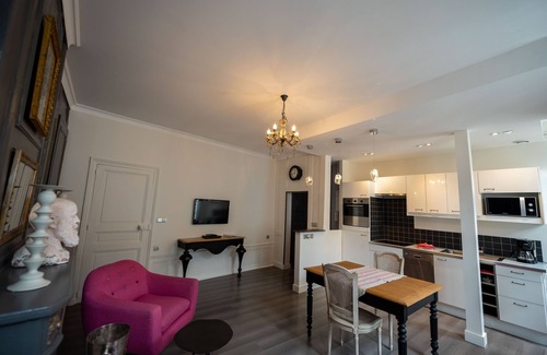 Amboise Apartment | La Maison des Cochers- 1rst floor apartment- 1 stair -