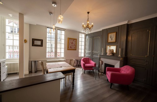 Amboise Apartment | La Maison des Cochers- 1rst floor apartment- 1 stair -