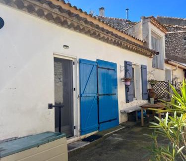 Peyriac-de-Mer House | la maison des lauriers rouges