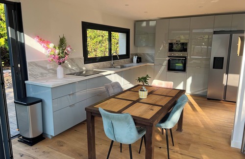 Mougins House | La maison des oliviers, elegant, central, 10 minutes from Cannes beaches