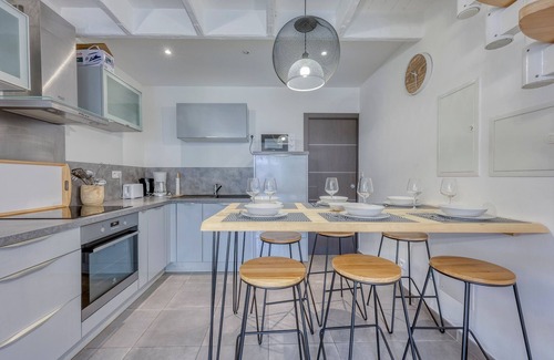 Sanary-sur-Mer House | La Maison des Sables - Maison pour 6, parking privé