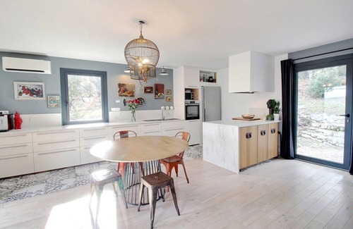 Le Barroux House | La maison du Barroux, house with swimming pool, calm and exceptional view