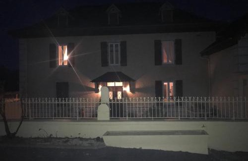 Ledeuix House | La Maison du soleil L Aulhere 3 étoiles ,Maison familiale 6-7 personnes, Grand Jacuzzi 6 p , Repas traiteur et massages bien-être en option