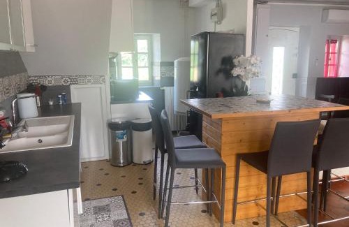 Ledeuix House | La Maison du soleil L Aulhere 3 étoiles ,Maison familiale 6-7 personnes, Grand Jacuzzi 6 p , Repas traiteur et massages bien-être en option