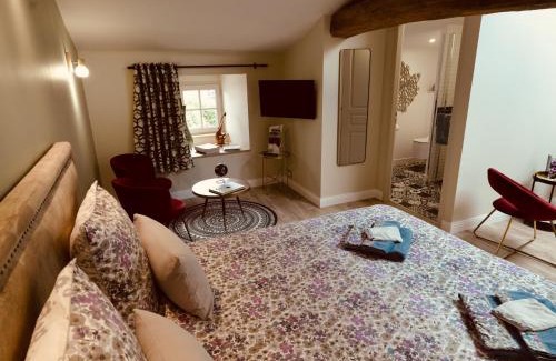 Tiffauges Bed & Breakfast | La maison du sculpteur à Tiffauges proche Puy du F