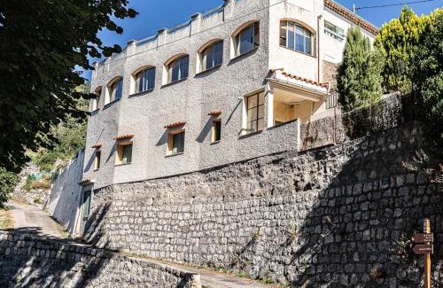 Revest-les-Roches House | la maison du Vial