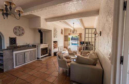 Revest-les-Roches House | la maison du Vial