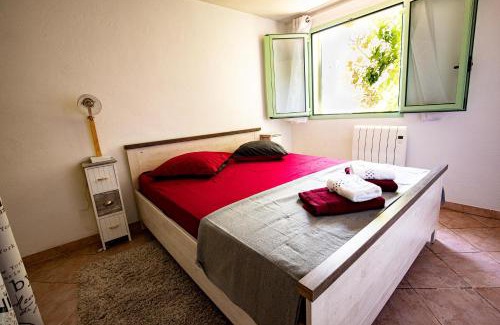 Revest-les-Roches House | la maison du Vial